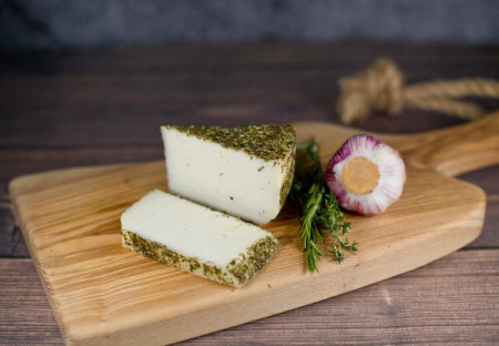 Шевр де Флоре́нс — cыр из козьего молока в обсыпке из итальянских трав и чеснока
